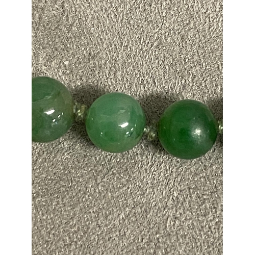 70 - A graduated jade bead necklace on a 9ct gold clasp, 39cm, Largest bead approx 9mm, 33.3g