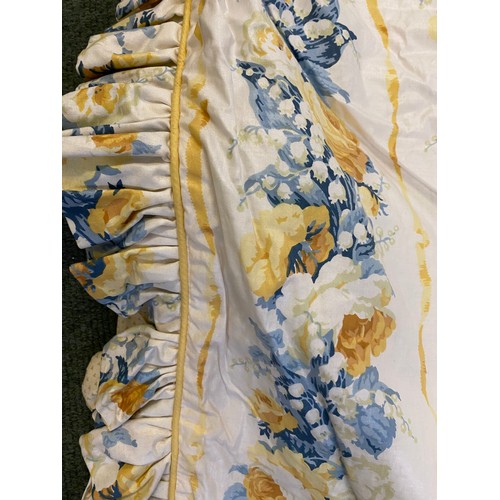 317 - Colefax and Fowler Corona, Lymington Chintz/Blue/Yellow Roses - Curtains, and some tie backs ; first... 