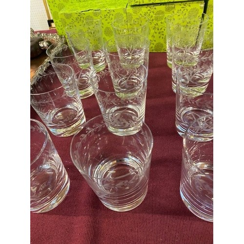 319 - WILLIAM YEOWARD GLASS: A good set  of  16 substantial etched glass tumblers, William Yeoward etched ... 