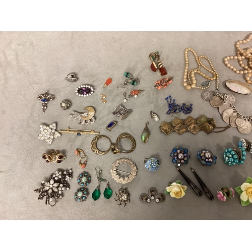 11 - A collection of Sterling silver items and a small collection of C20th costume jewellery