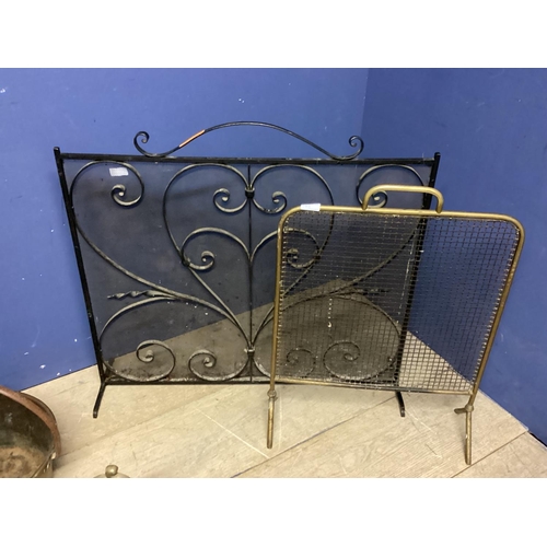 130 - Collection of fireside items to include 2 fire screens, a pole screen with embroidery oval panel, a ... 