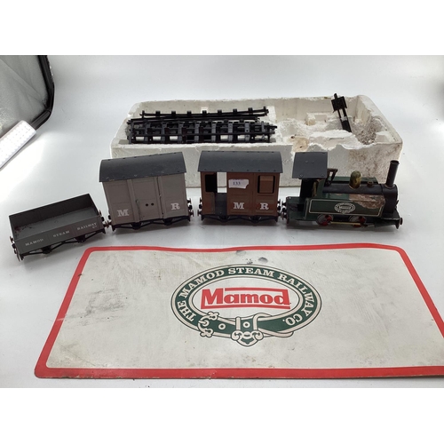 133 - Original vintage mamod live steam O guage boxed RS1 trainset and log loader set  in original but wor... 