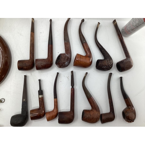 186 - A collection of miscellaneous items to include a collection of vintage pipes, boxes, paper knives, w... 