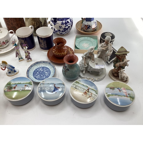 190 - A collection of C20th British and European ceramics, items to include Royal Worcester, Torquay ware,... 