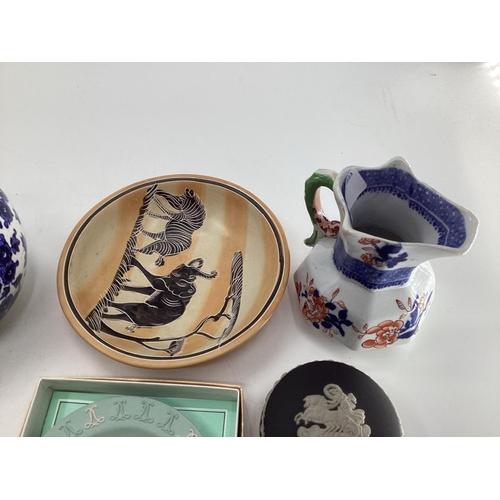 190 - A collection of C20th British and European ceramics, items to include Royal Worcester, Torquay ware,... 