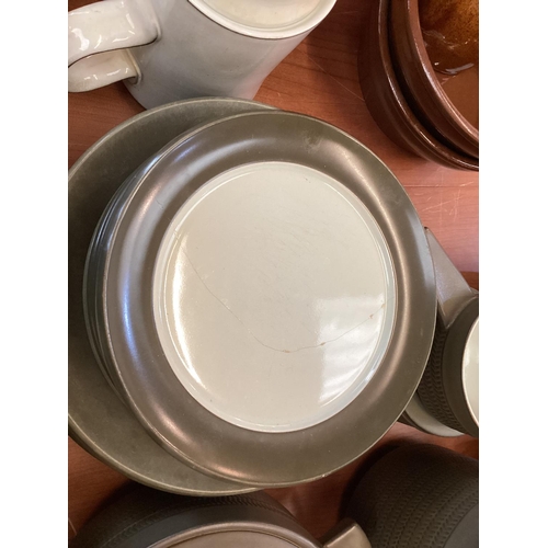 200 - Quantity of kitchen china, including white Villeroy and Bosch, Denby etc