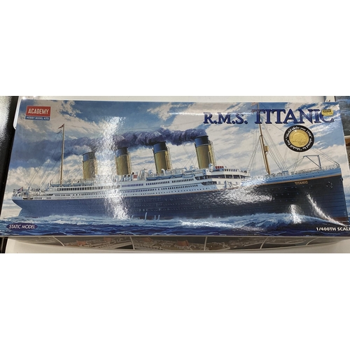 101 - Collection of boxed models to include two HMS Titanic's, three HMS Titanic's, two 'The General' by A... 