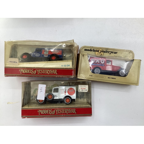 102 - Collection of boxed tin plate toy cars to include Matchbox, Dinky, Vanguard and other makers