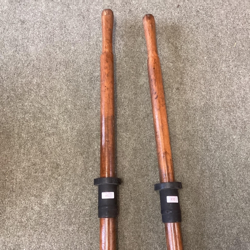 132 - Pair of vintage oars 214 cm L