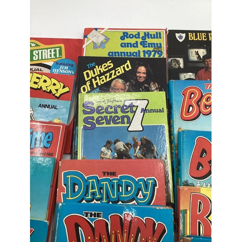 135 - A collection of C20th children's albums to include Beano, Sesame Street Annuals etc