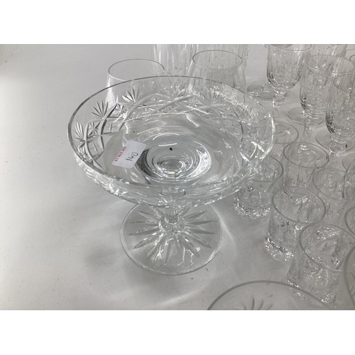 140 - A collection of crystal glassware to include brandy balloons, tumblers etc