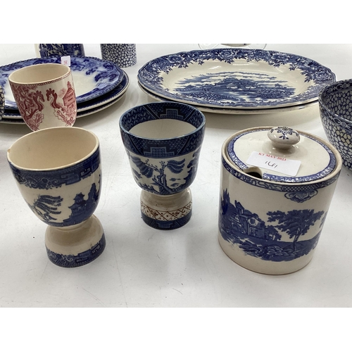 141 - A collection of mixed ceramics to include a Wedgwood Runneymede coffee set, and a collection of blue... 