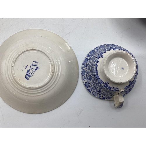 141 - A collection of mixed ceramics to include a Wedgwood Runneymede coffee set, and a collection of blue... 