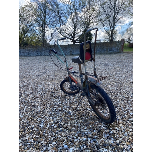 186 - A vintage Raleigh Chopper bike, stamped Arrow Wedge, serial number slightly worn. Bike rusty and in ... 