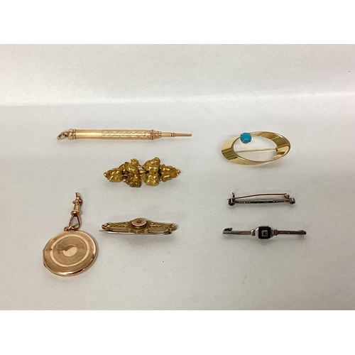 26 - A collection of 9ct gold, yellow and white metal items to include a 9ct diamond mounted Etruscan sty... 