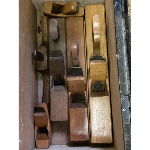 312 - A quantity of vintage GWR wood planes, and boxes, all cleared from a local collector