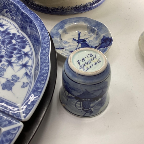 321 - Large collection of blue and white ceramics to include Willow pattern meat plates, bowls etc