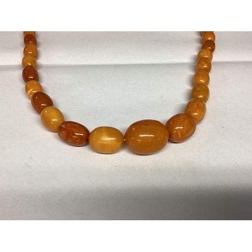 56 - A strand of graduated honey amber beads 72cm 62g