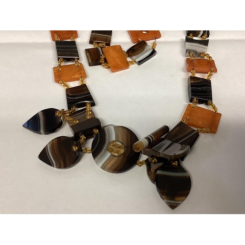 57 - A banded agate mid C20th necklace and bracelet set