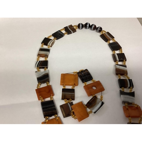 57 - A banded agate mid C20th necklace and bracelet set