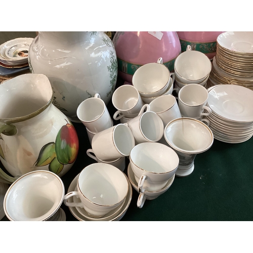 98 - Large collection of C20th ceramics  to include a Duchess bone china gilt tea set, a Parian wear figu... 