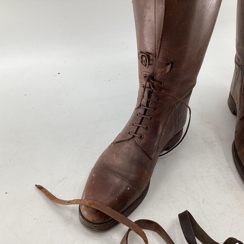 99 - Pair of vintage gents brown leather riding boots, wooden stretchers marked L and R, approximate size... 