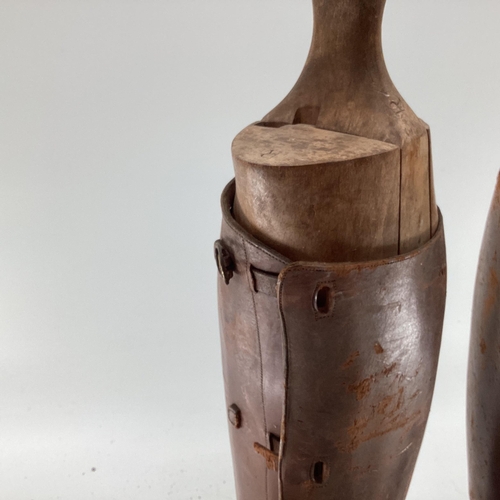 99 - Pair of vintage gents brown leather riding boots, wooden stretchers marked L and R, approximate size... 