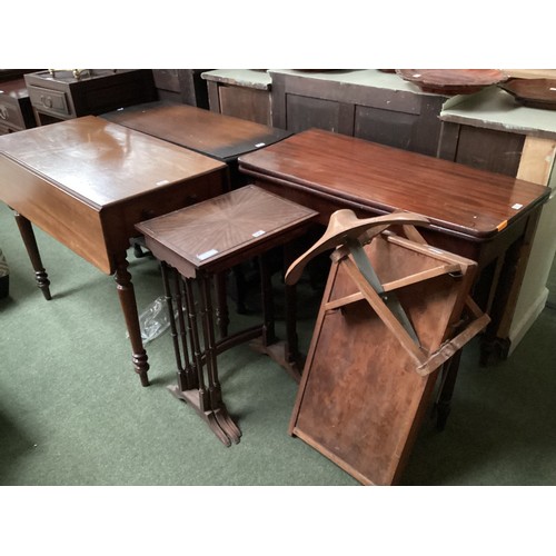 428 - A collection of furniture to include a nest of 3 tables,  flip top table, a Pembroke drop leaf table... 