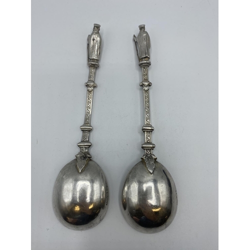 141 - A pair of Sterling silver Apostle spoons by Lou Lansberg, London 1891, 140g