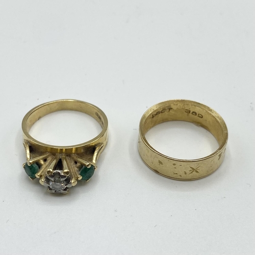 43 - 18ct gold diamond and emerald set ring (K) together with an 18 ct gold wedding band (K) 9.3 g