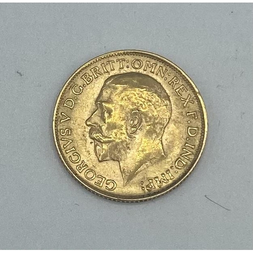 87 - A 1911 gold sovereign. 7.9g.