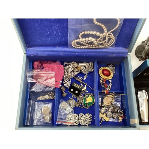 25 - Collection of costume jewellery and fashion and high street Gents and ladies wrist watches, to inclu... 