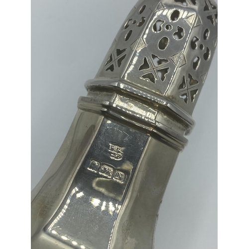 124 - A Sterling silver sugar shaker, Birmingham 1937, 16.5 cmh106g