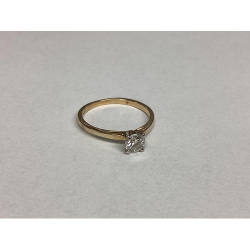 17 - An 18ct gold single stone diamond ring. Brilliant cut diamond in a four claw setting. Diamond approx... 