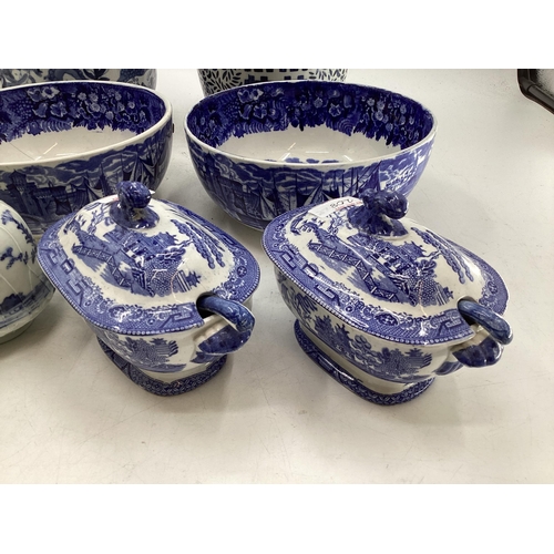 208 - A quantity of blue and white decorative china, some with cracks, to include Wedgwood, Willow Pattern... 