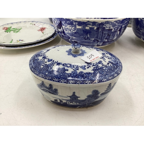 208 - A quantity of blue and white decorative china, some with cracks, to include Wedgwood, Willow Pattern... 