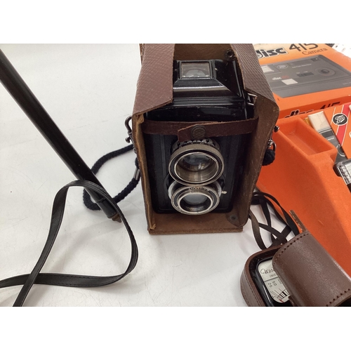 315 - A collection of vintage cameras and equipment to include a Box Brownie and a Kodak Petina