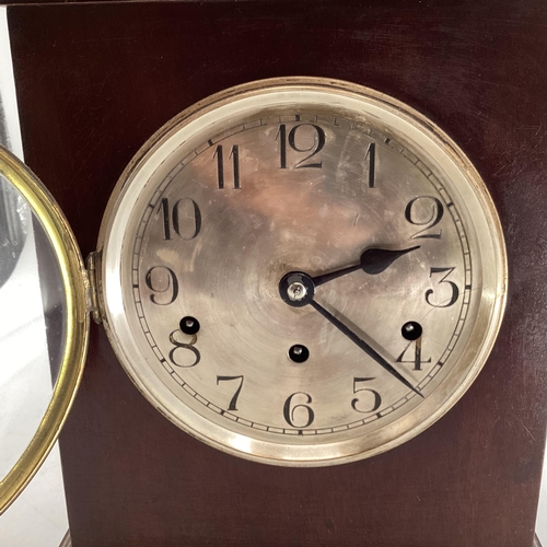 425 - A large mahogany cased 8 day mantle clock, chime striking with silvered dial and Arabic makers, 40cm... 