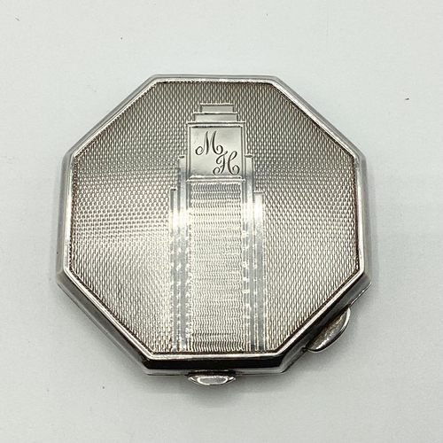 20 - Av sterling silver compact, hexagonal form with engine turned decoration. Birmingham 1947. 67g