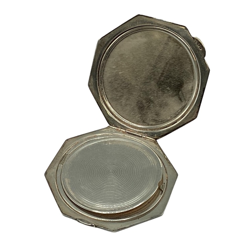 20 - Av sterling silver compact, hexagonal form with engine turned decoration. Birmingham 1947. 67g