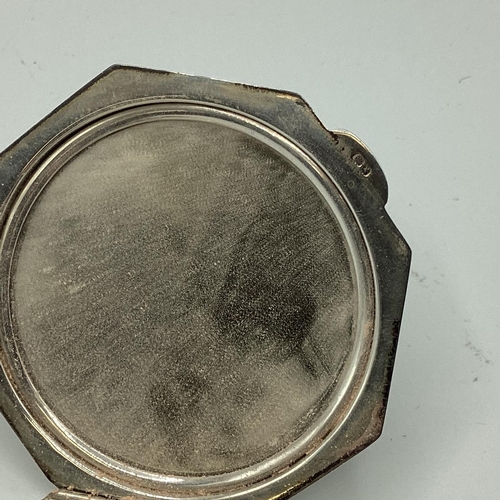 20 - Av sterling silver compact, hexagonal form with engine turned decoration. Birmingham 1947. 67g