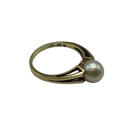 47 - A 15ct gold and single cultured pearl ring. Size M. 2.95g. collected