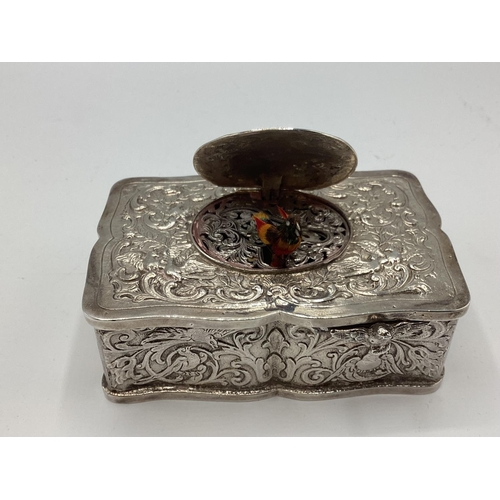 5 - A continental silver automaton singing bird music box. Scrolling leaf decoration. Marked ES 925 ster... 