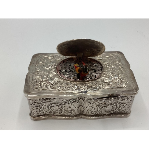 5 - A continental silver automaton singing bird music box. Scrolling leaf decoration. Marked ES 925 ster... 