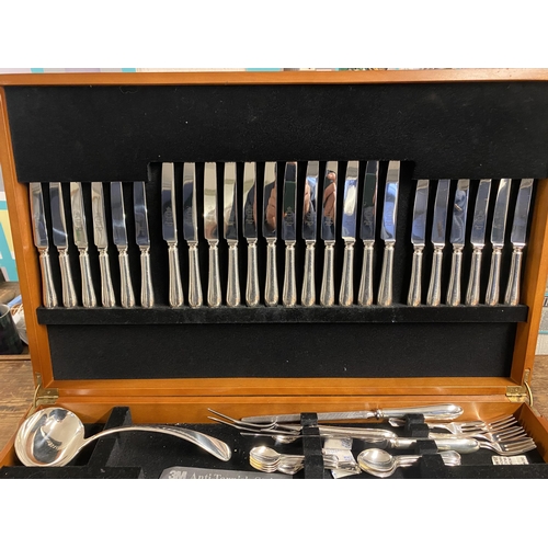 50 - A 12 piece Sheffield stainless steel cutlery set in original footed case.  Vendor paid £1,000.  In g... 