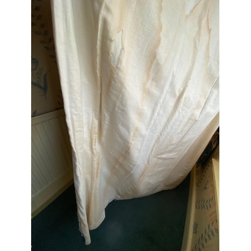 647 - THREE PAIRS OF CURTAINS
 at 130 cm  wide x 235cm high
AS FOUND, still functional, but with some wear... 