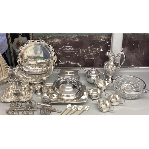 19 - Collection of good quality silver plated wares to include sardine dish, gun-carriage salt-cellar and... 