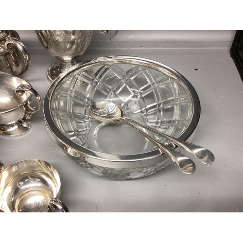 19 - Collection of good quality silver plated wares to include sardine dish, gun-carriage salt-cellar and... 