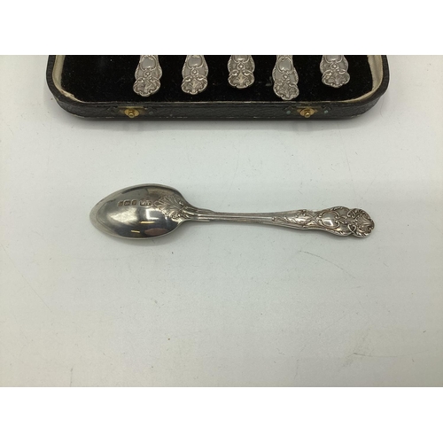 48 - Set of six cased sterling silver silver tea spoons by Walter Tricket Sheffield 1909.