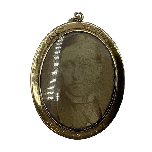 52 - A Cameo locket, with old portrait photo in glass mount verso, engraved to yellow metal rim: from Art... 